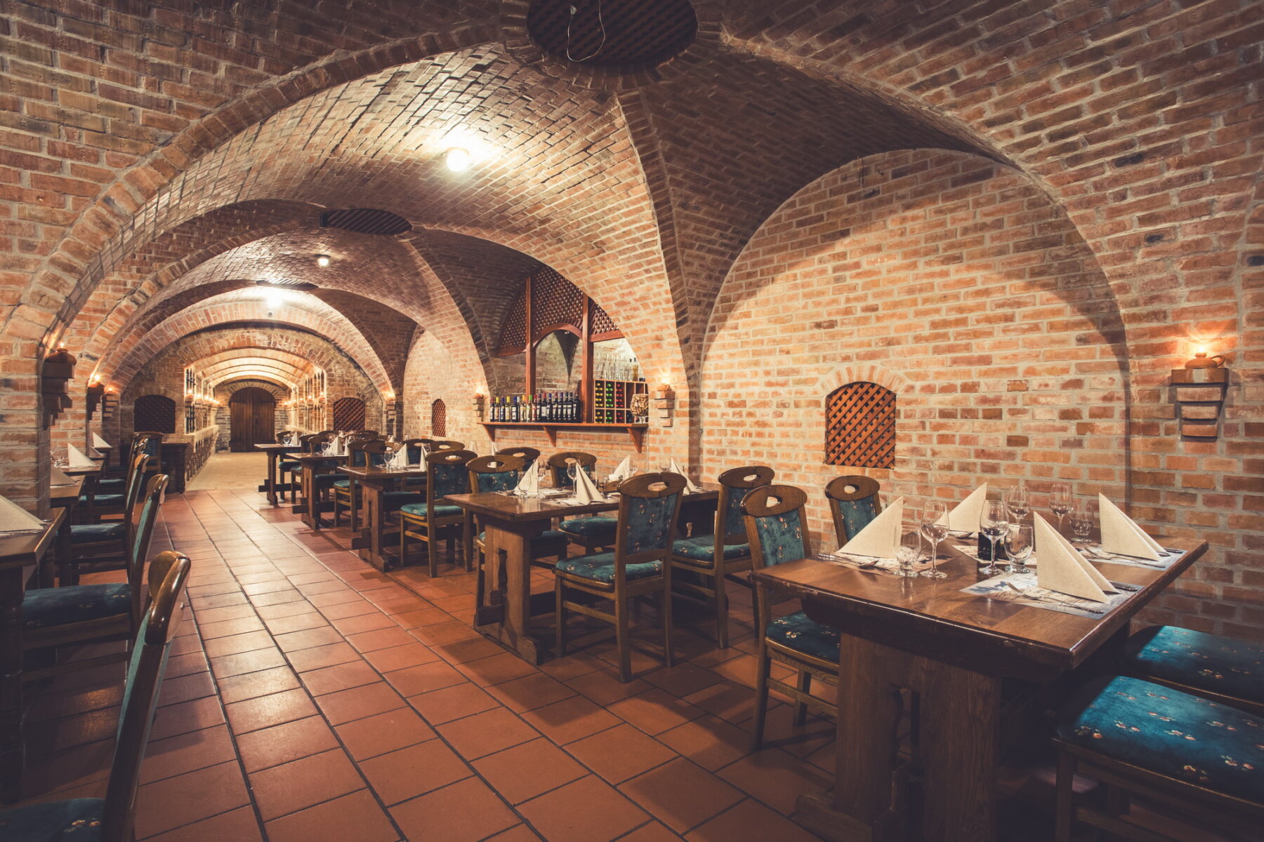 Hotel Cabernet pinceétterem borállvánnyal – villányi bortér