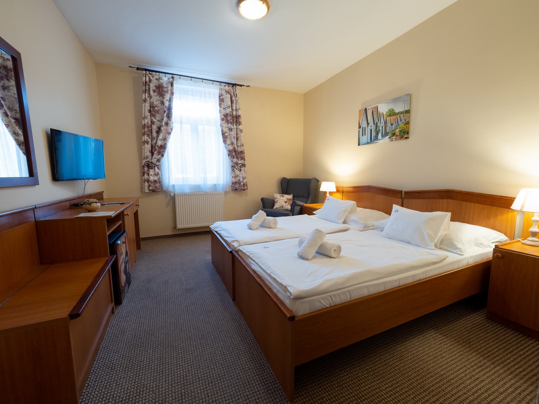 Kétágyas hotelszoba a Hotel Cabernet borhotelben Villánykövesden